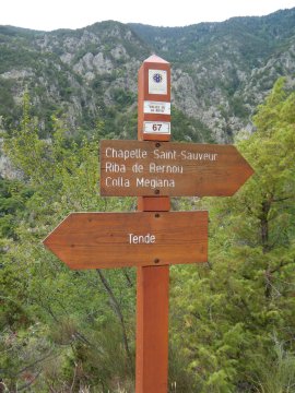 Segnaletica a fine-inizio Via Ferrata (29824 bytes)